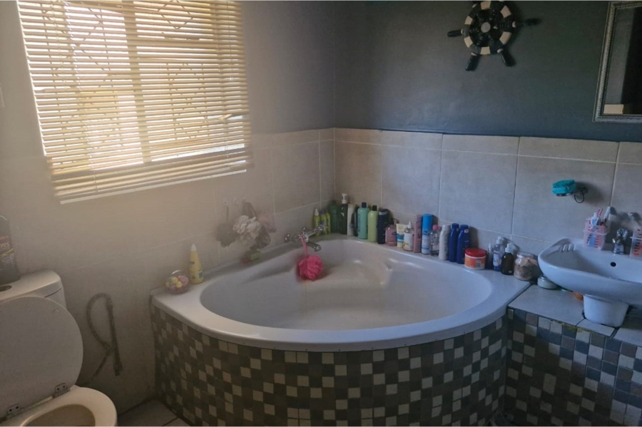 4 Bedroom Property for Sale in Wilkoppies North West